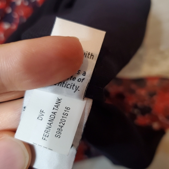 Diane Von Furstenberg 100% silk sleeveless top. Scarf. Red, navy blue. Size M. - Picture 7 of 14